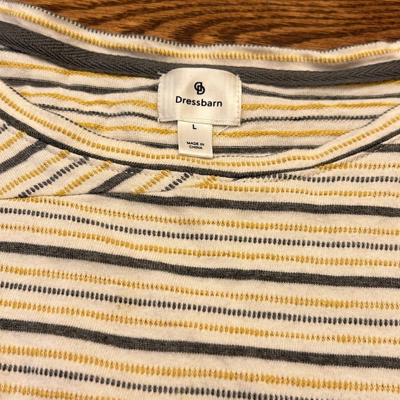 Striped tee shirt. Size Large. Knot twist in front adding a little more style. - Picture 6 of 6